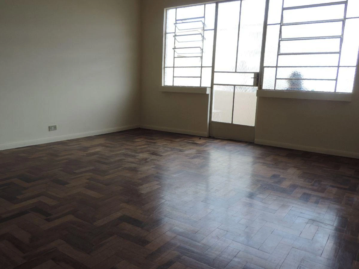 Wood or laminate floors in a one-bedroom house, 70 m² — photo 18