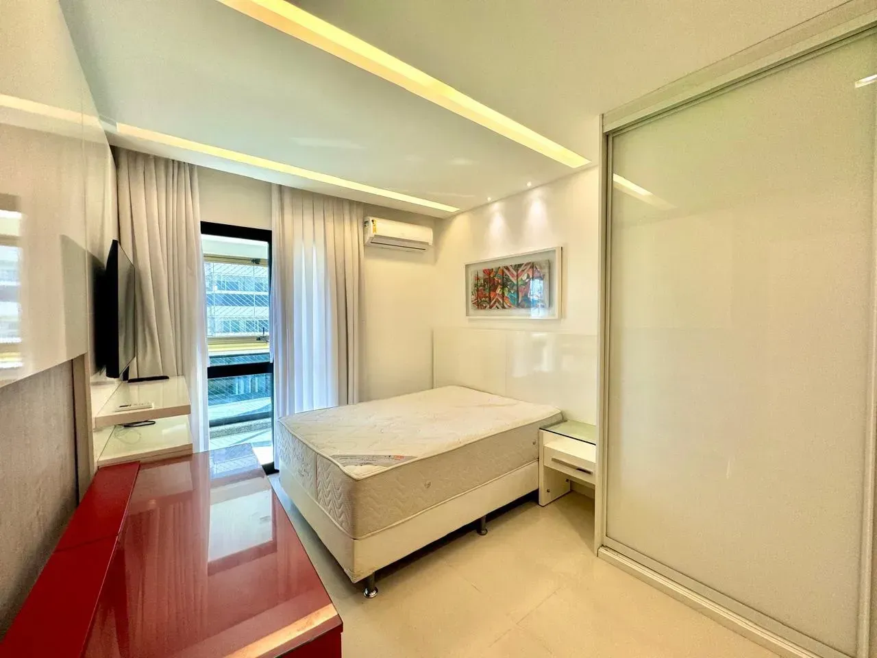 4-bedroom apartment in a building with a heated pool — photo 11