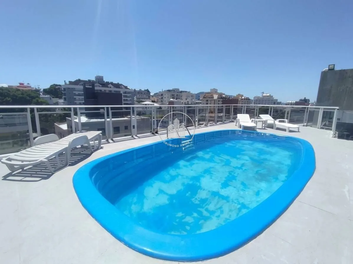 4-bedroom apartment in a building with a pool — photo 29
