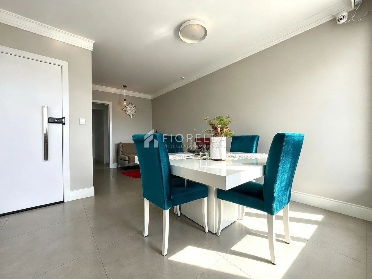 Furnished apartment, 184 m², with a glass-enclosed balcony — photo 12