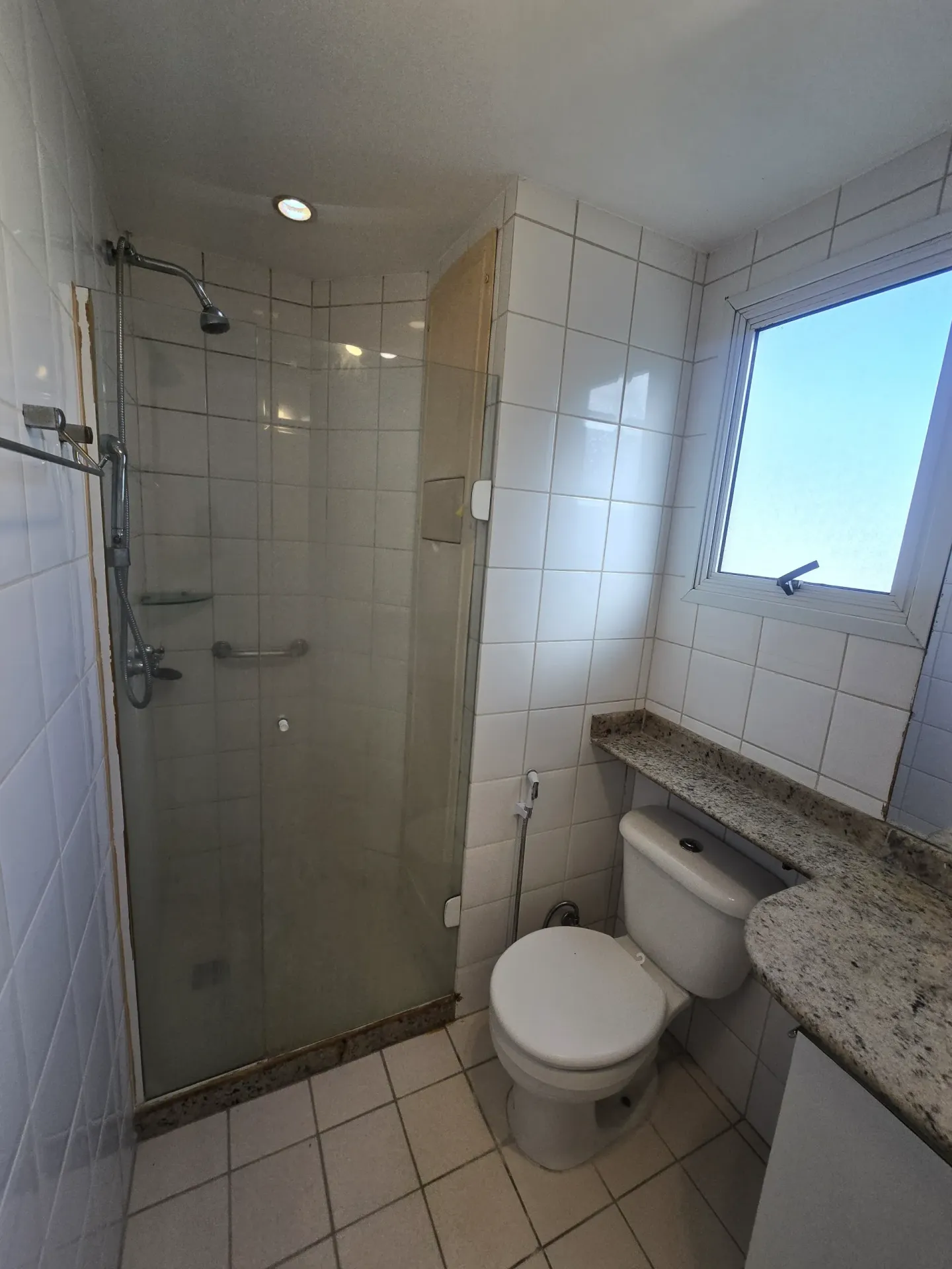 4-bedroom apartment with 3 bathrooms and a balcony — photo 24