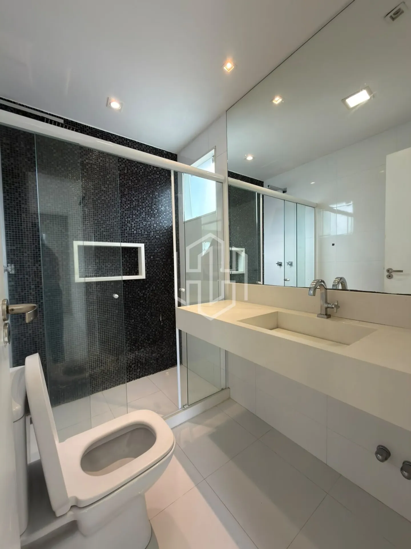 House, 220 m², with a grill on the balcony — photo 19