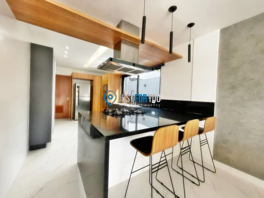 Furnished house with 4 en-suites and 330 m² plus 2 parking — photo 8