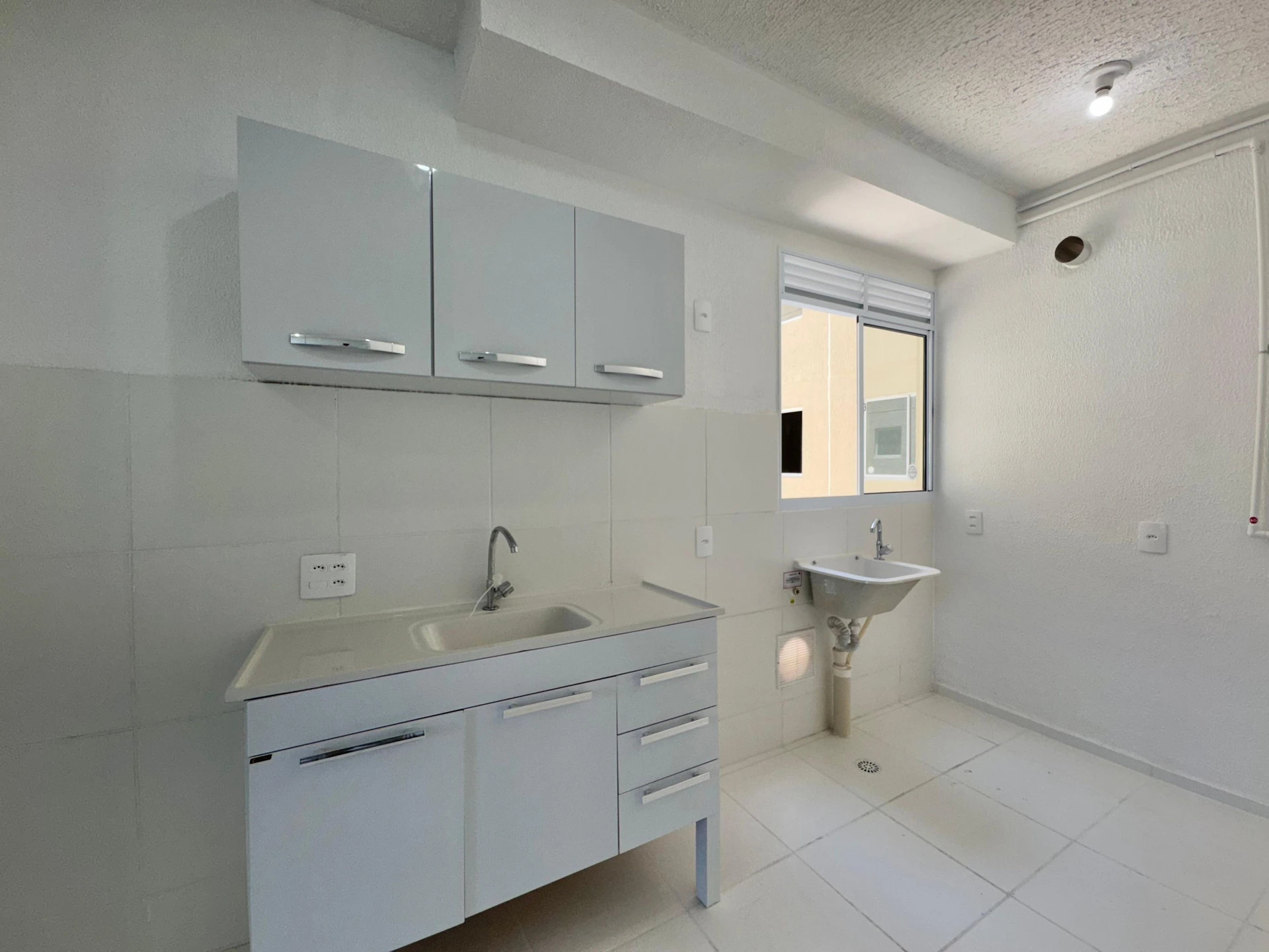 Unfurnished apartment with closed kitchen and 2 bedrooms — photo 4
