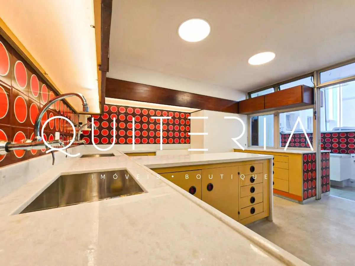 4-bedroom apartment with 4 bathrooms across 300 m² — photo 24