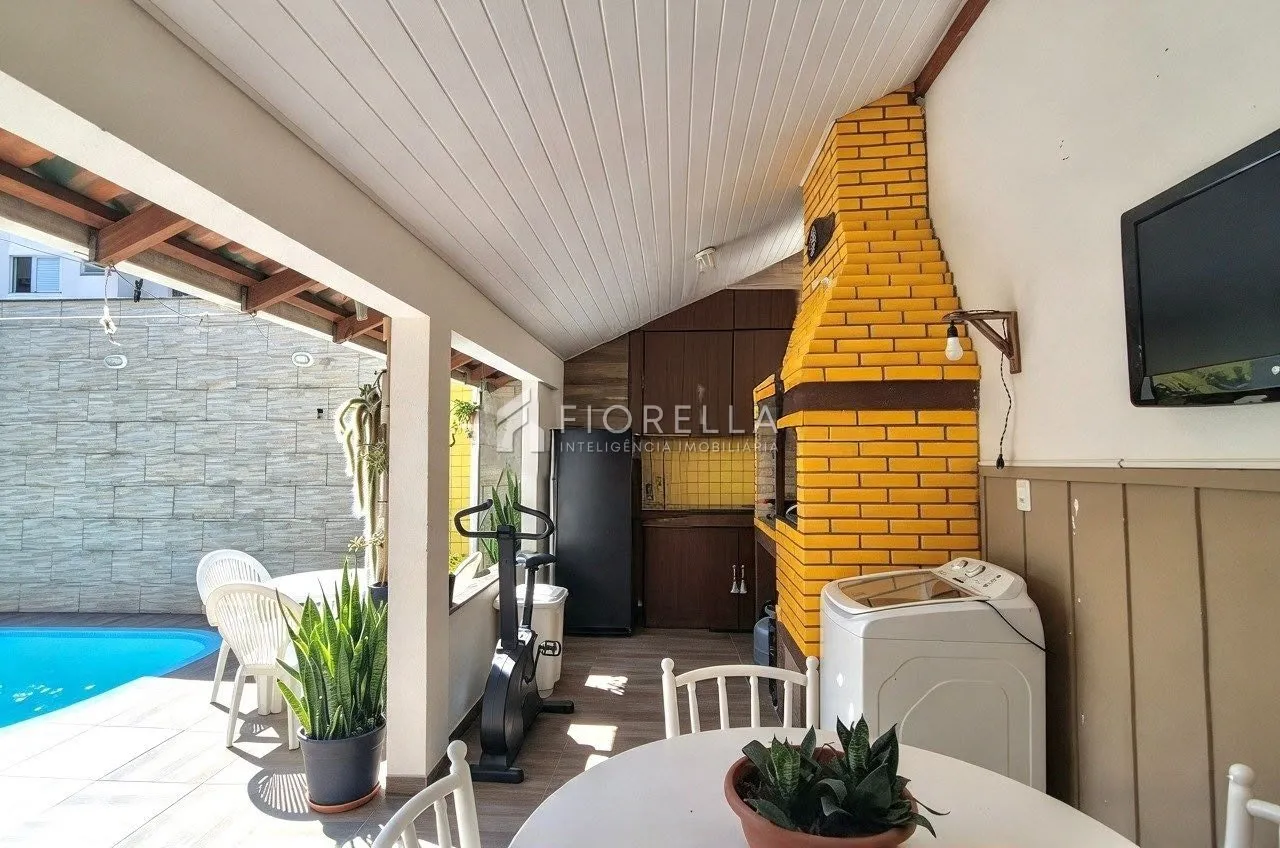 3-bedroom house with a grill on the balcony in Florianópolis — photo 3