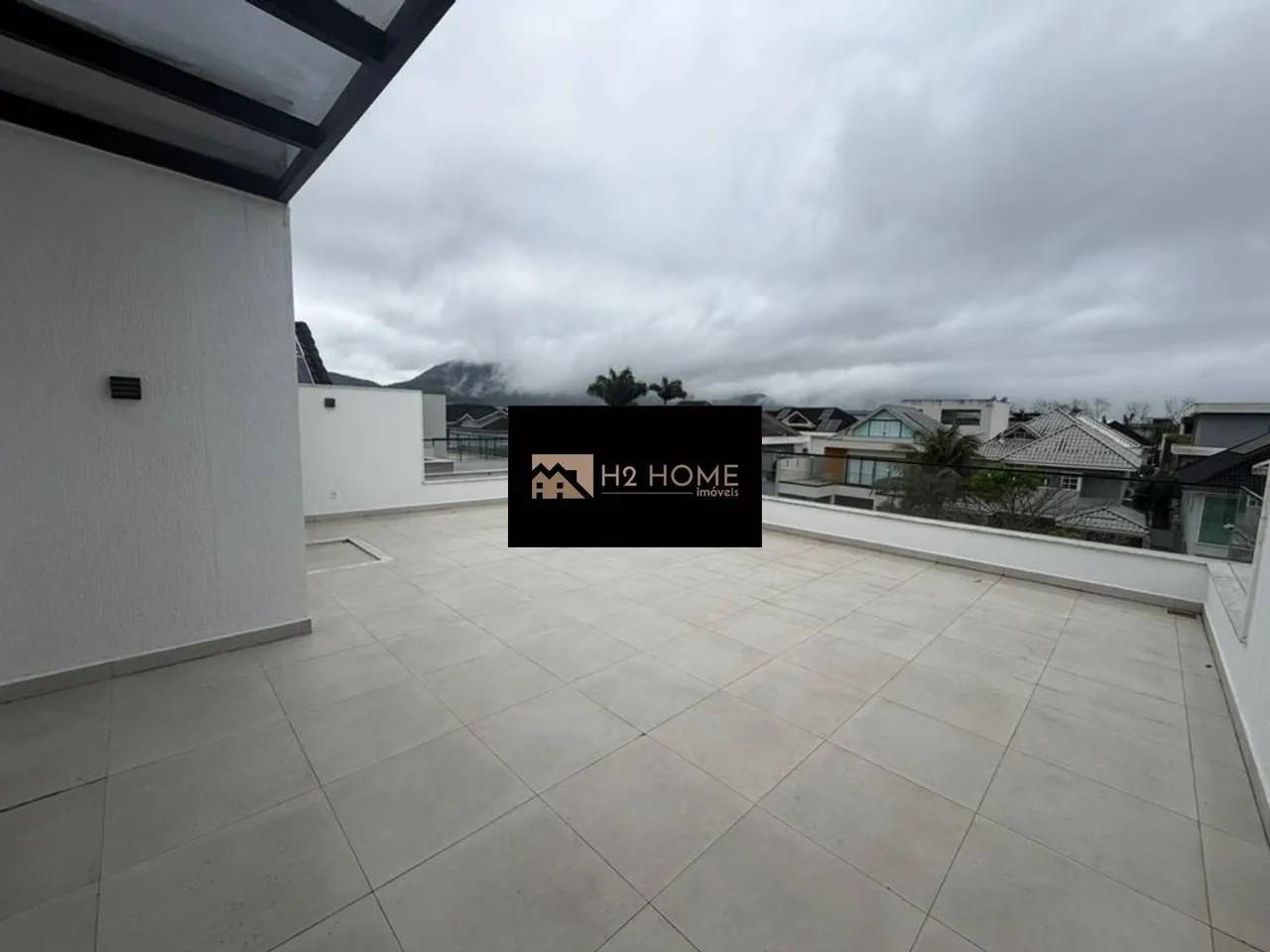 Garden in a 4-bedroom house, 290 m² — photo 40