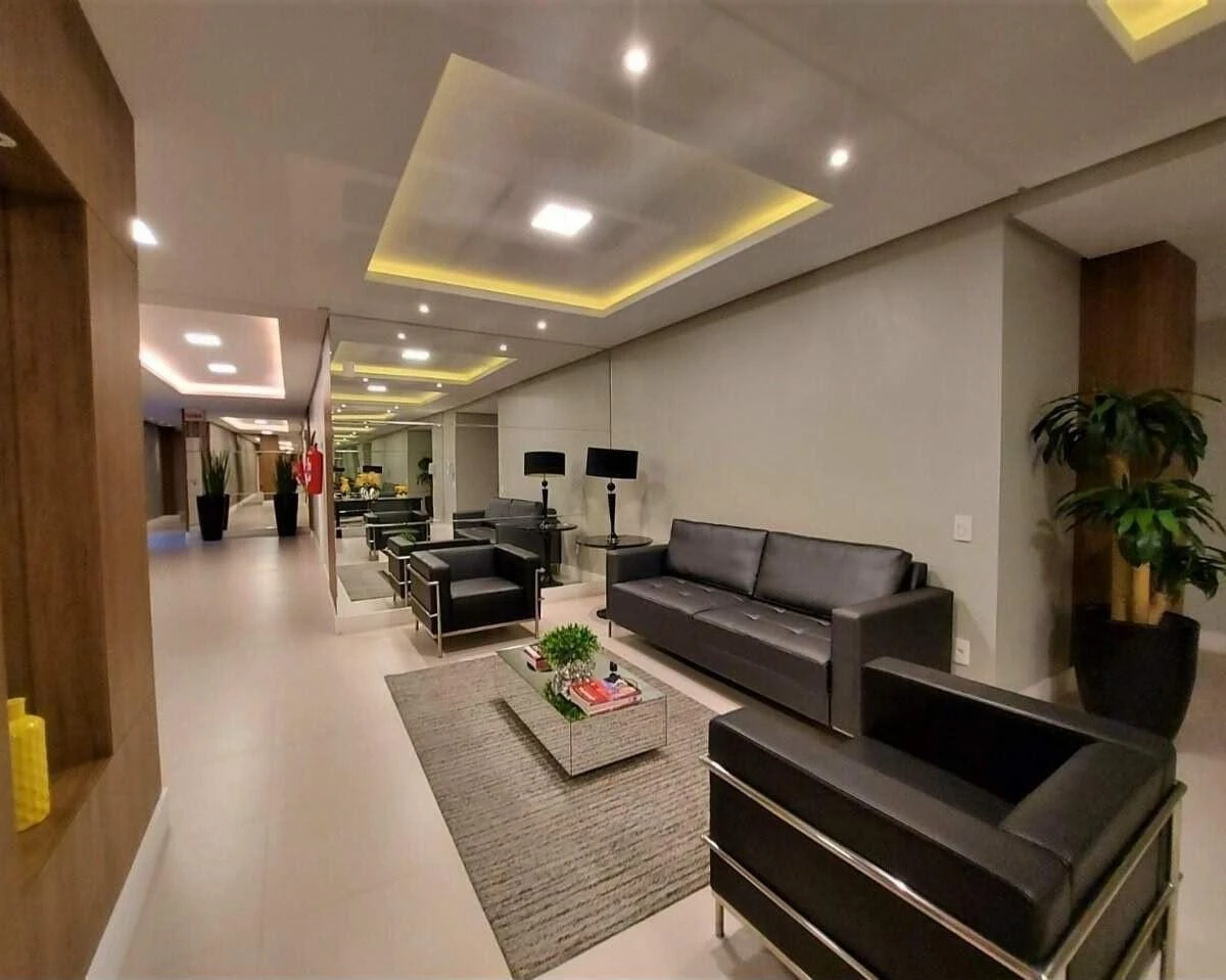 Glass-enclosed balcony in a 4-bedroom apartment, 127 m² — photo 34
