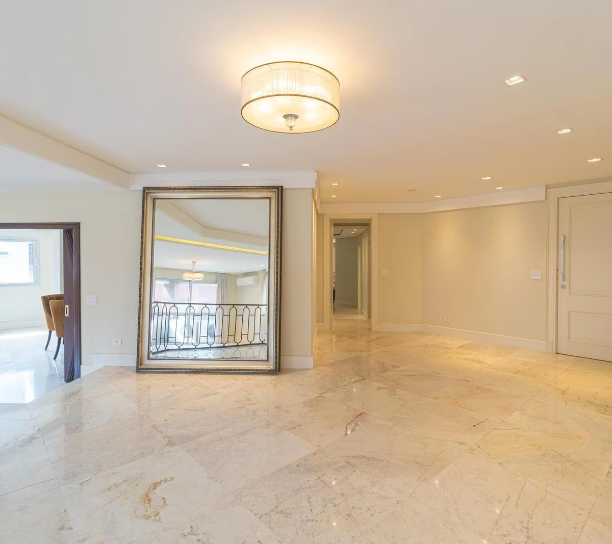 Home office in a 5-bedroom apartment, 441 m² — photo 13
