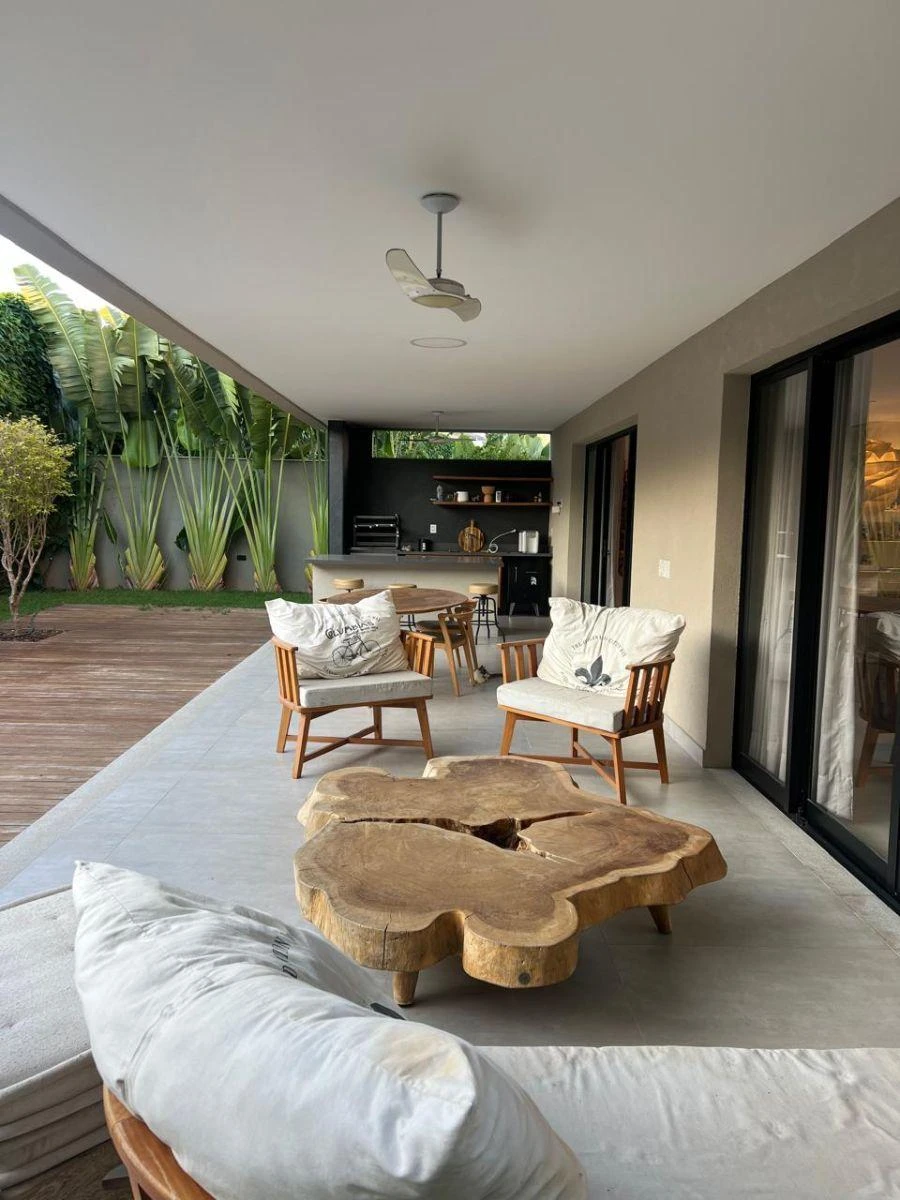 House with 4 en-suite bedrooms and 430 m² with 3 spots — photo 7