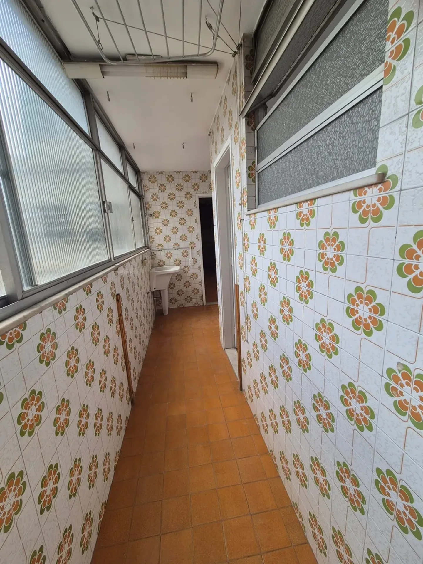 140 m² apartment with a bathtub and a home office — photo 34