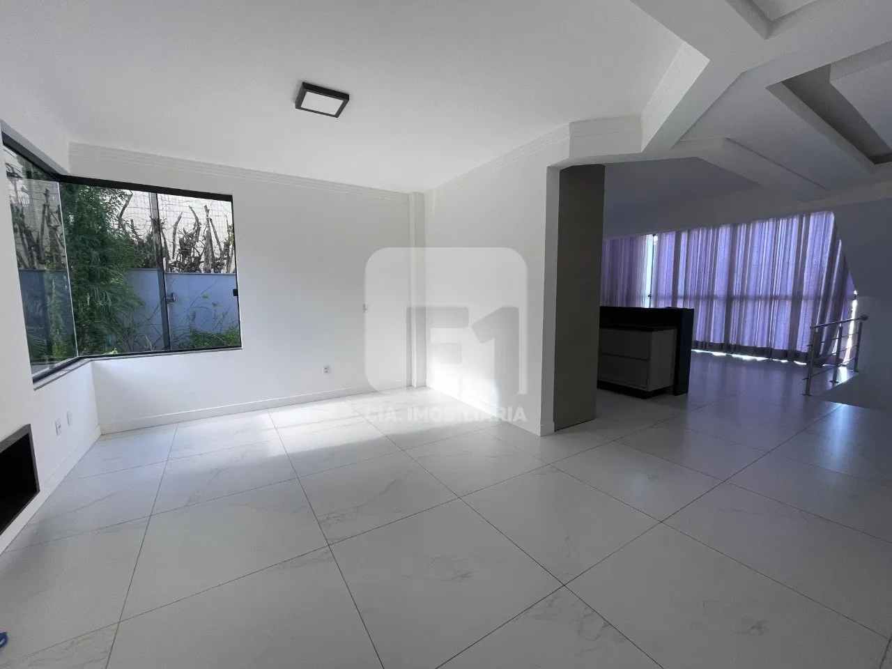 Casa de 4 dormitorios con 2 suites y barbacoa privada