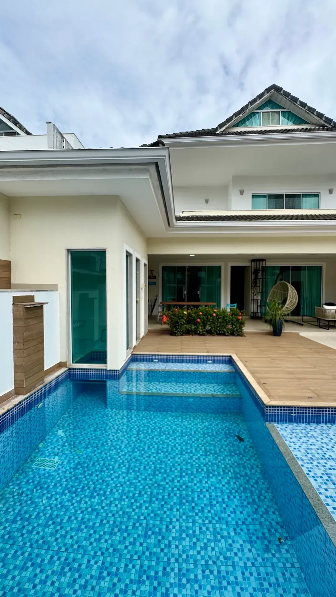 House with 5 bedrooms and a built-in balcony grill — photo 9
