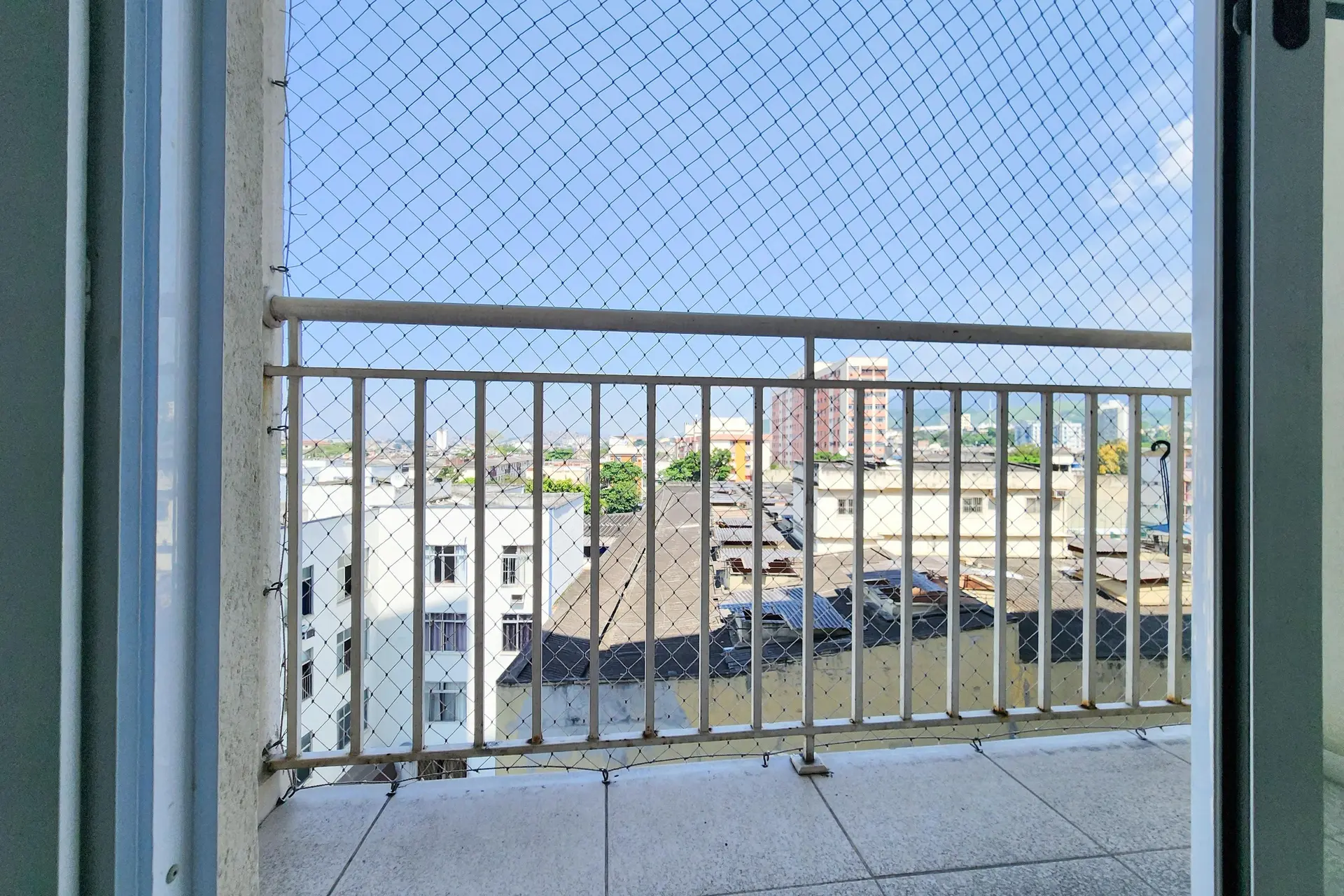 2-bedroom apartment in a building with a gym — photo 20