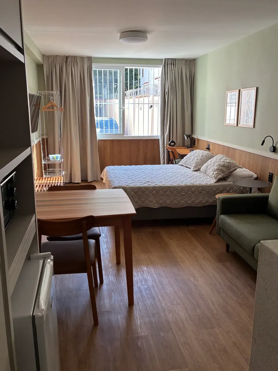 Furnished 1-bedroom, 1-bath apartment with 150 m²