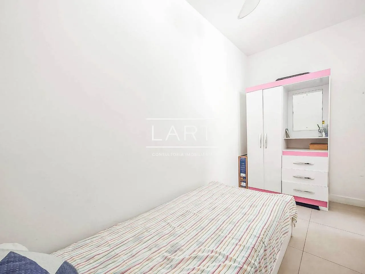Furnished 3-bedroom apartment with 4 bathrooms and 240 m² — photo 27