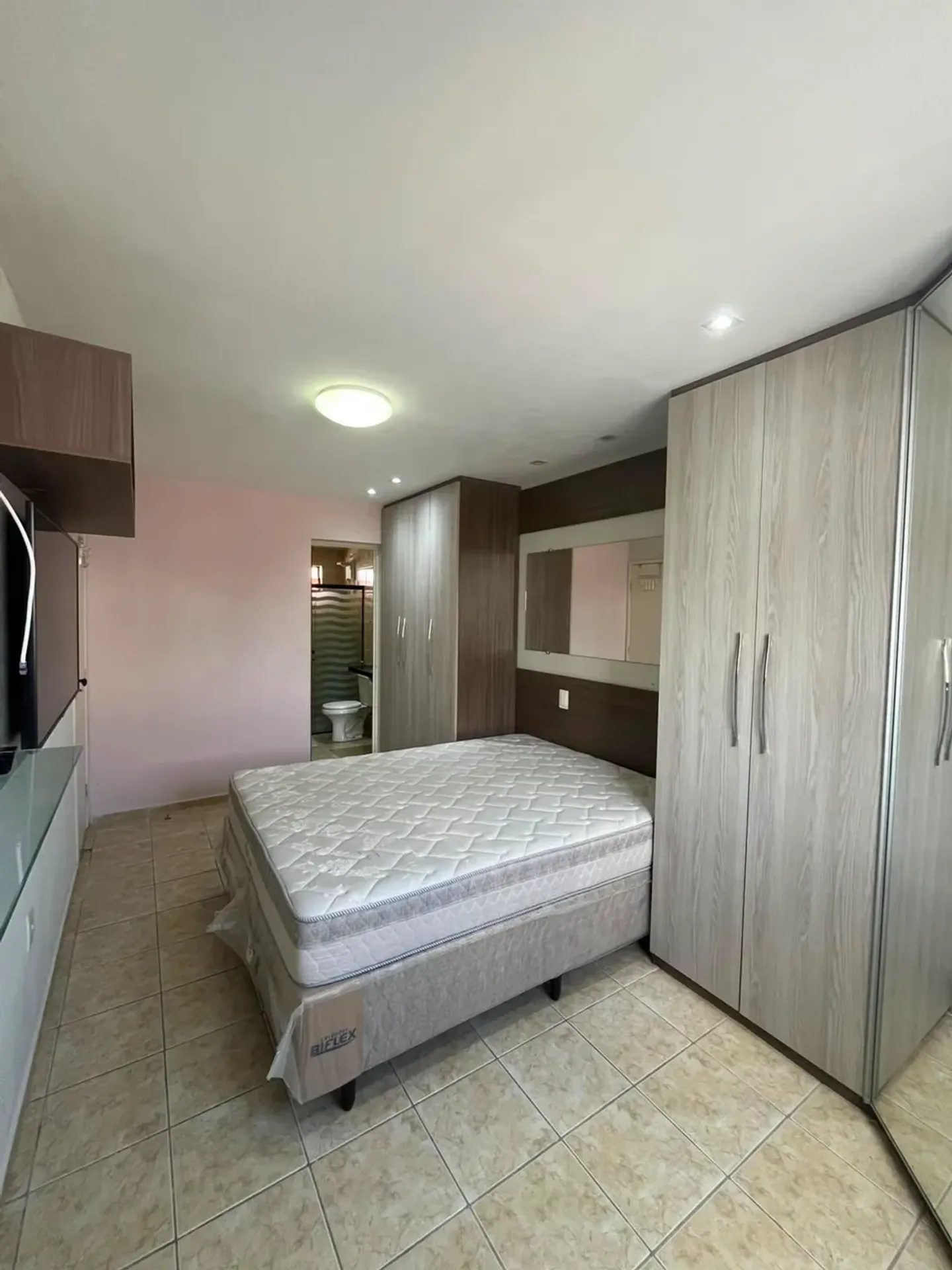 Furnished apartment with 3 bedrooms and an en-suite — photo 10