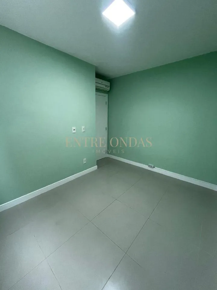 Apartment, 90 m², with a glass-enclosed balcony — photo 44