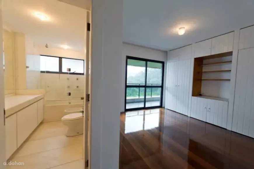 Apartment with 4 bedrooms, 5 bathrooms and 380 m² plus balcony — photo 2
