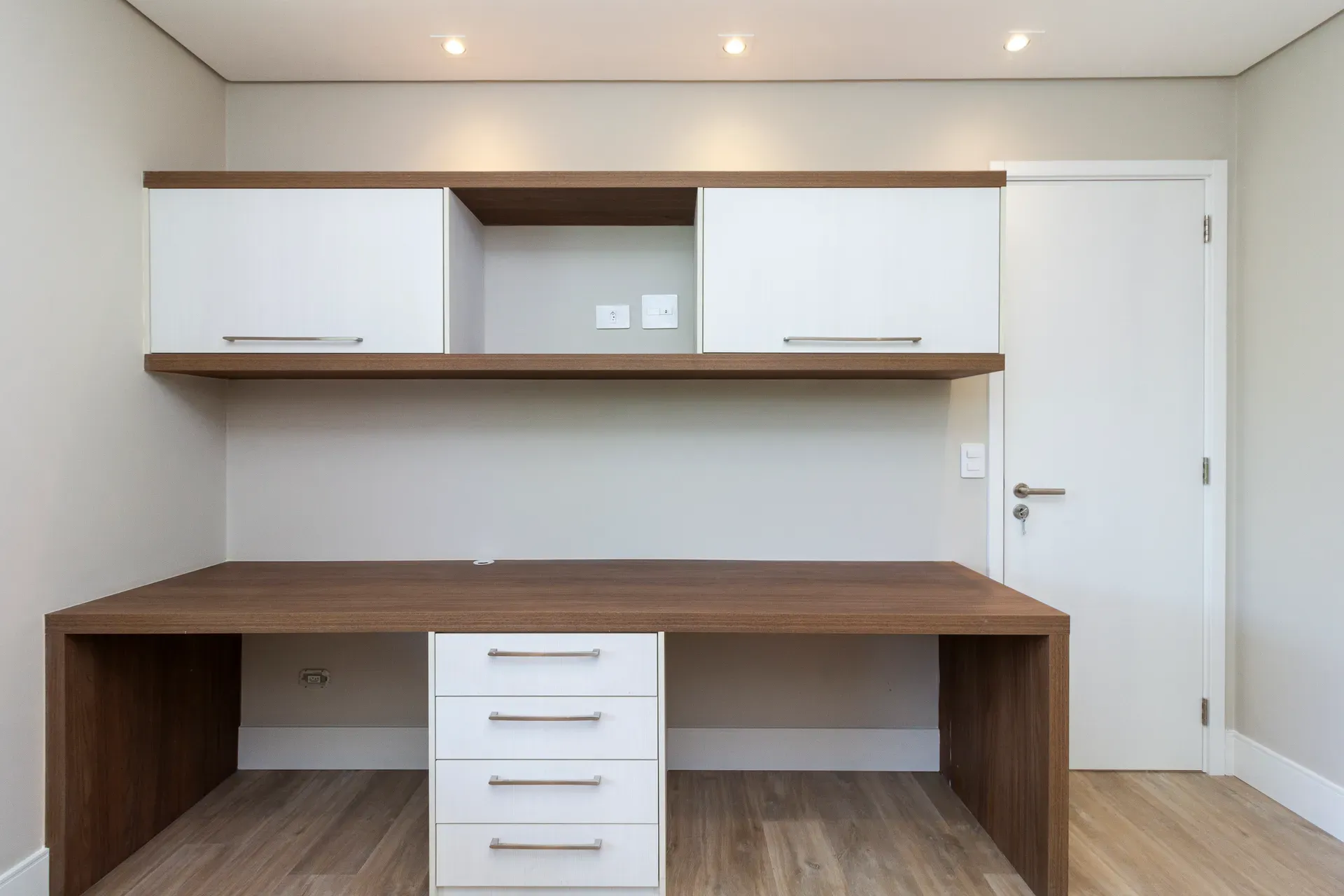 Unfurnished 4-bedroom apartment with 5 bathrooms — photo 50