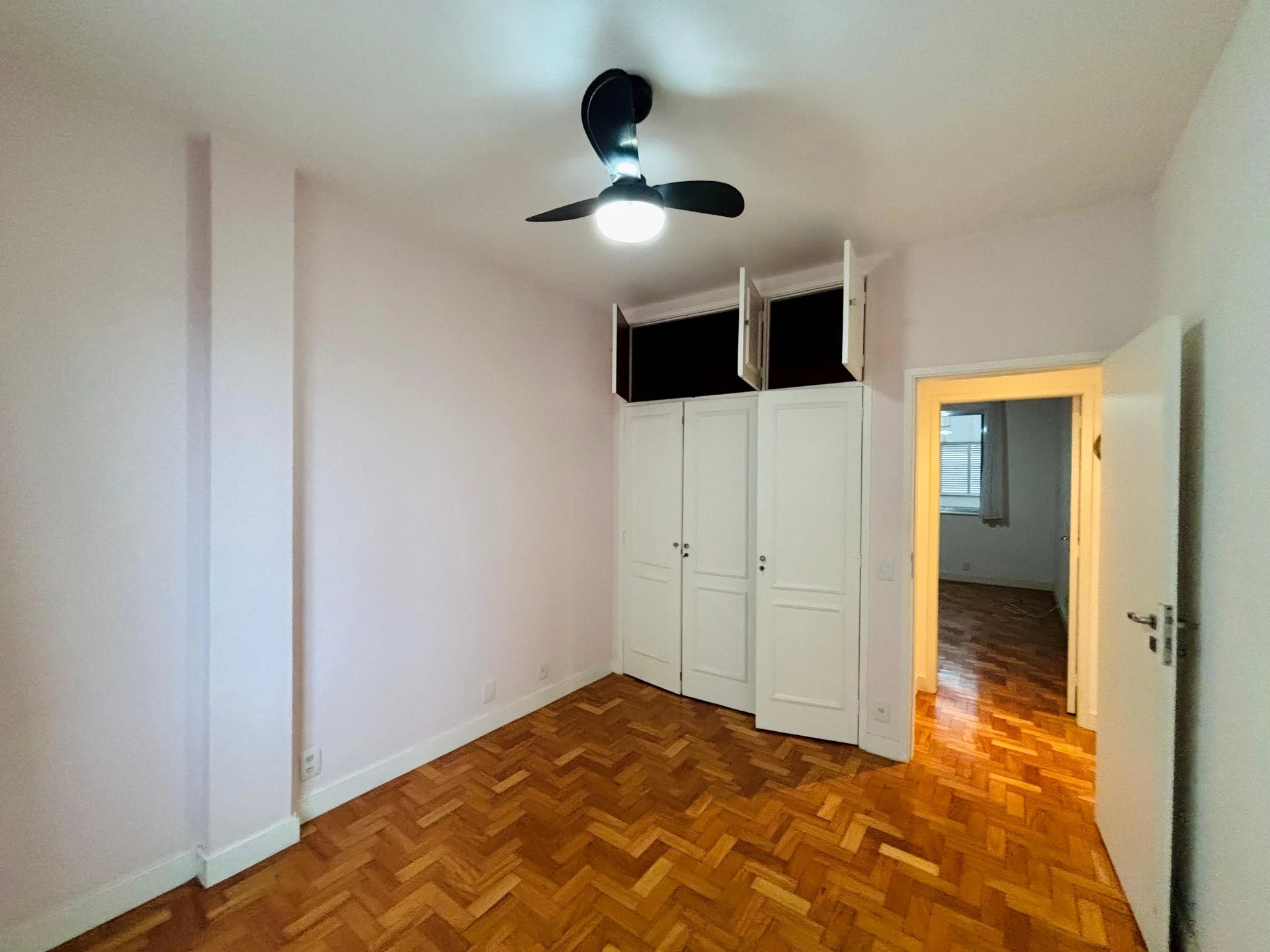 Washing machine in a 3-bedroom apartment, 110 m² — photo 13