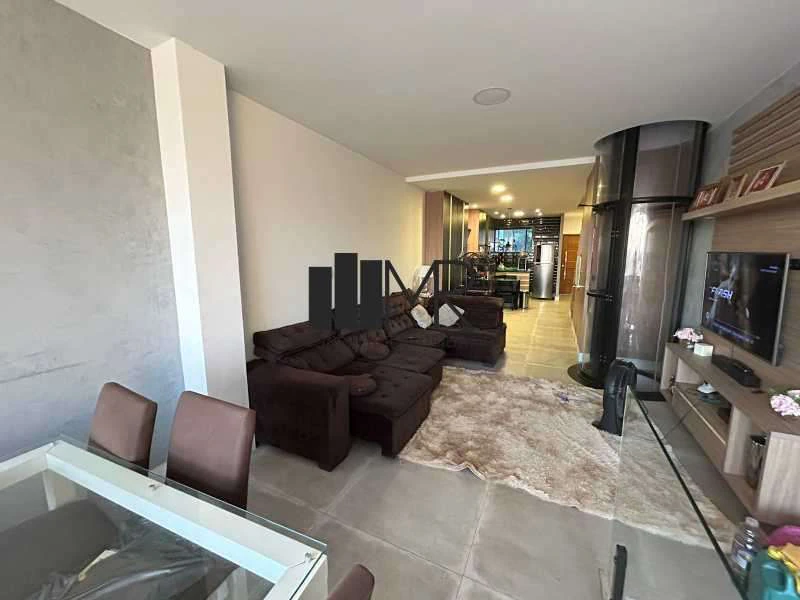 Furnished house with 4 en-suite bedrooms and 251 m²