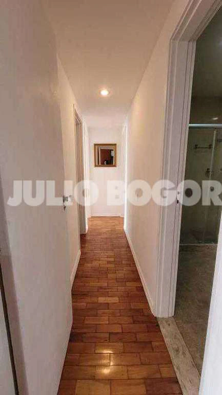 3-bedroom apartment with a suite and a balcony — photo 7