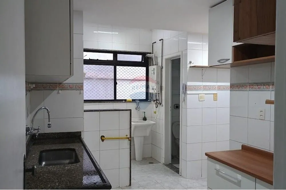 Квартира з 3 спальнями та заскленим балконом — photo 32
