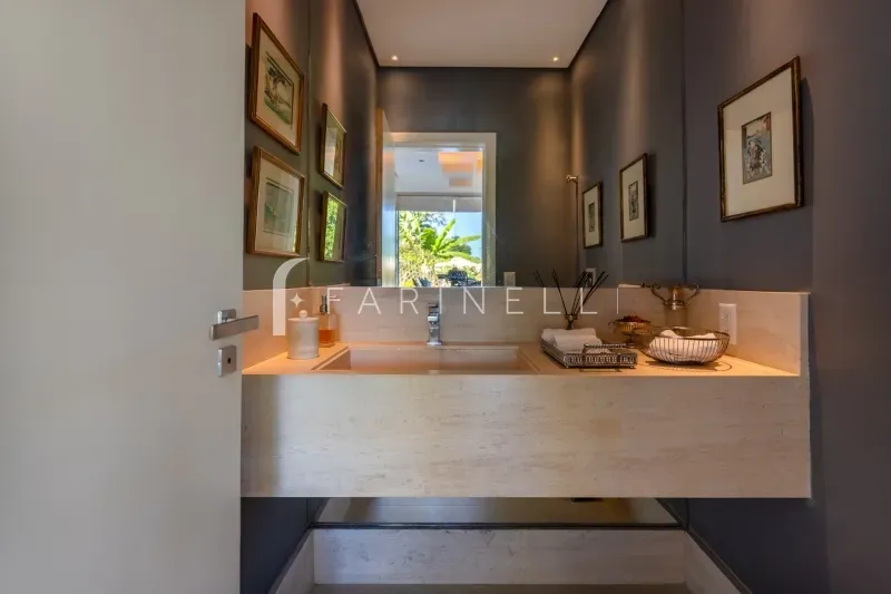Furnished 1200 m² house with a balcony and 6 bedrooms — photo 52