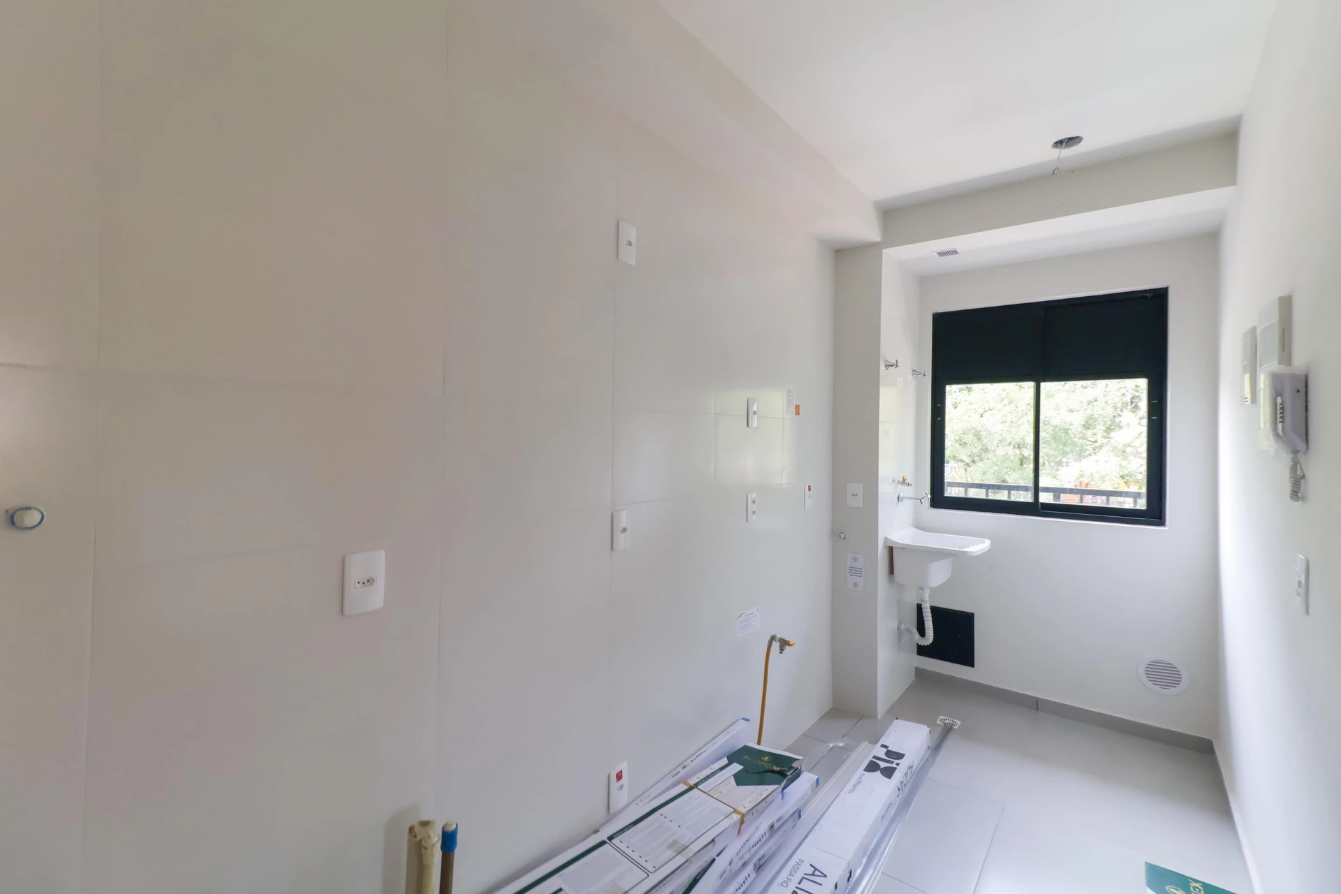 3-bedroom apartment with a park view in Curitiba — photo 2