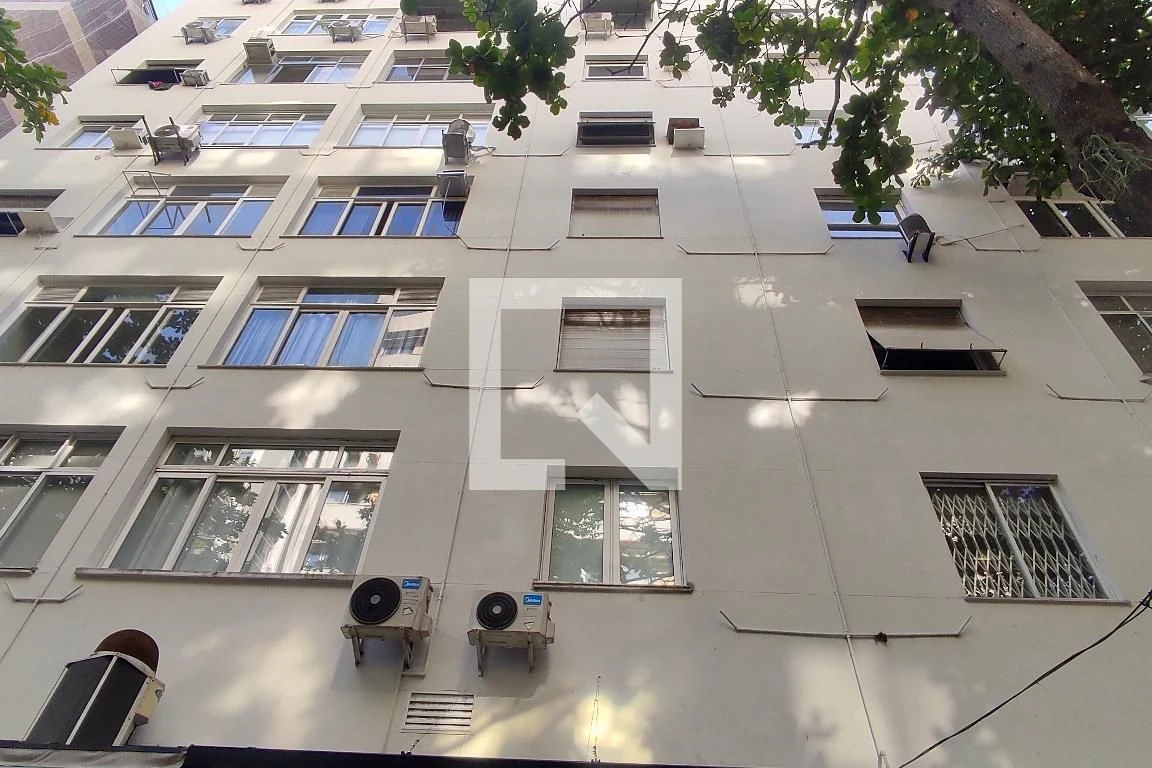 Unfurnished 1-bedroom apartment with a separate kitchen — photo 3