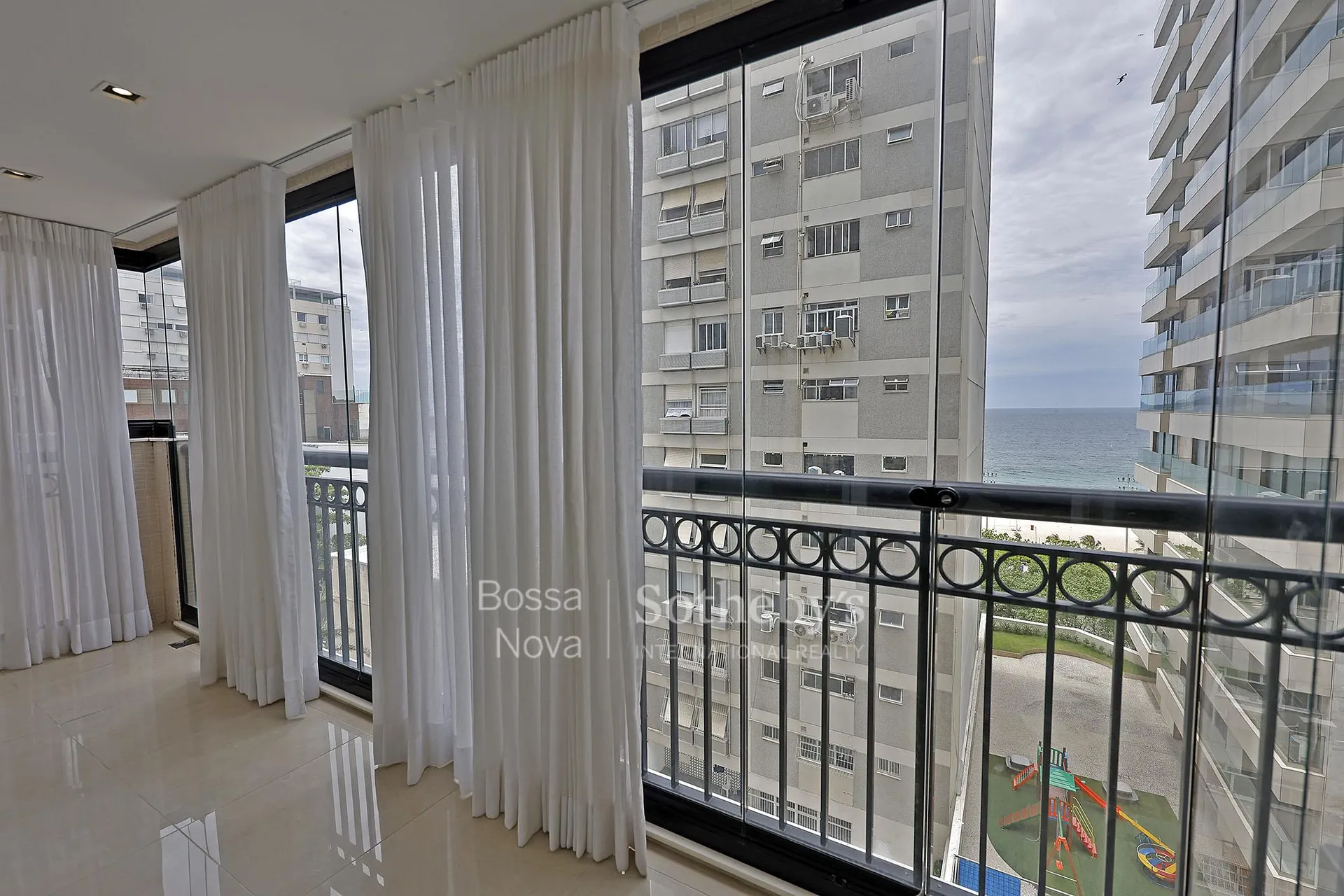 Apartment with private garden and private barbecue
