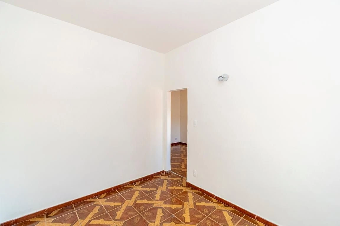 Unfurnished 2-bedroom house with fitted kitchen cabinets — photo 22