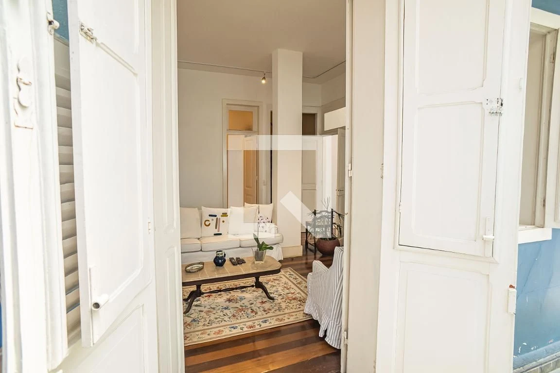 Furnished house, 300 m², with floor-to-ceiling windows — photo 47
