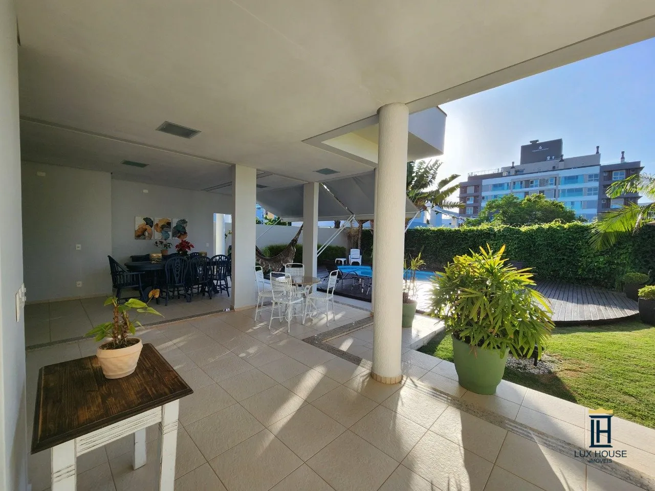 Casa amueblada con 6 dormitorios y 600 m² — photo 3