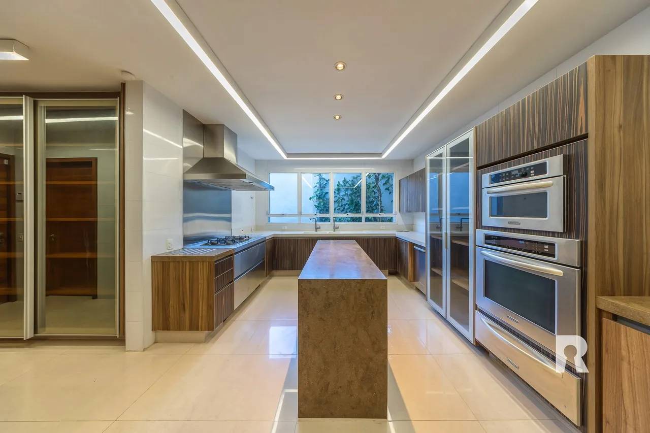 Furnished house with 5 bedrooms and 5 bathrooms — photo 4