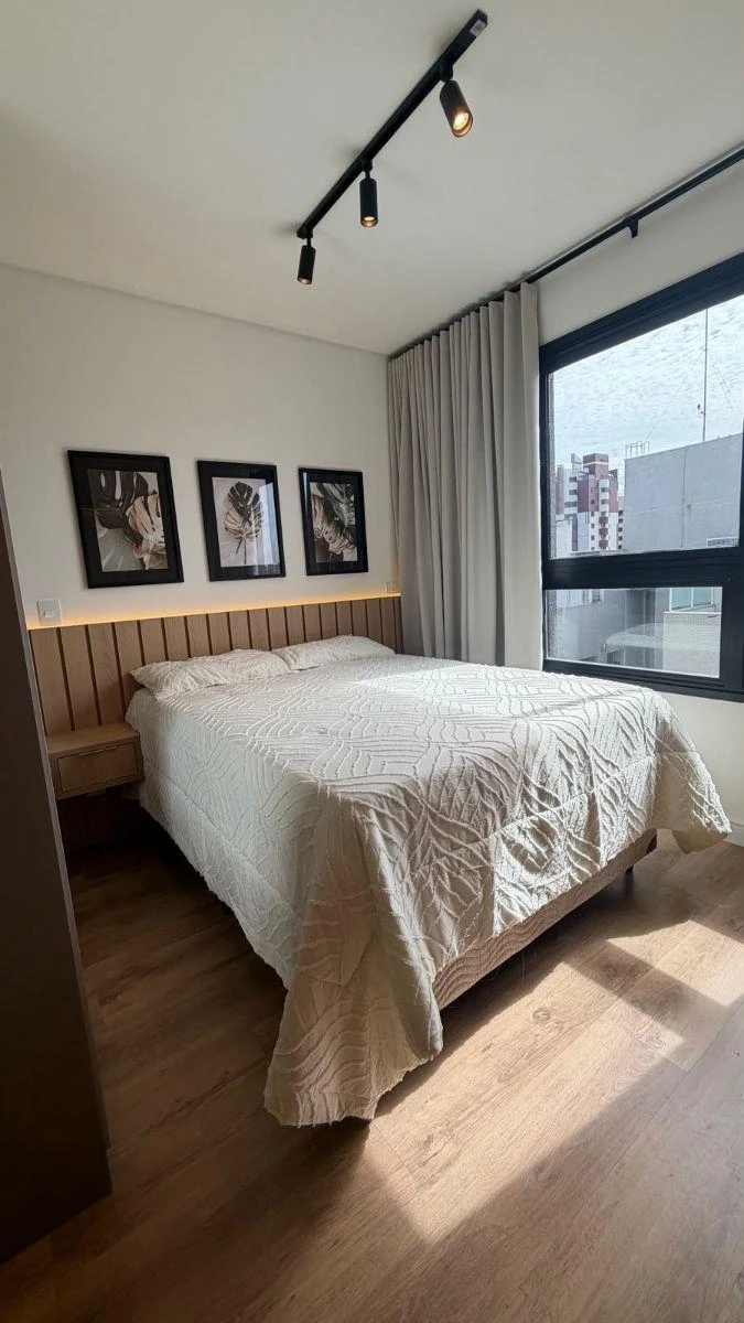 One-bedroom apartment in a building with a gym — photo 3