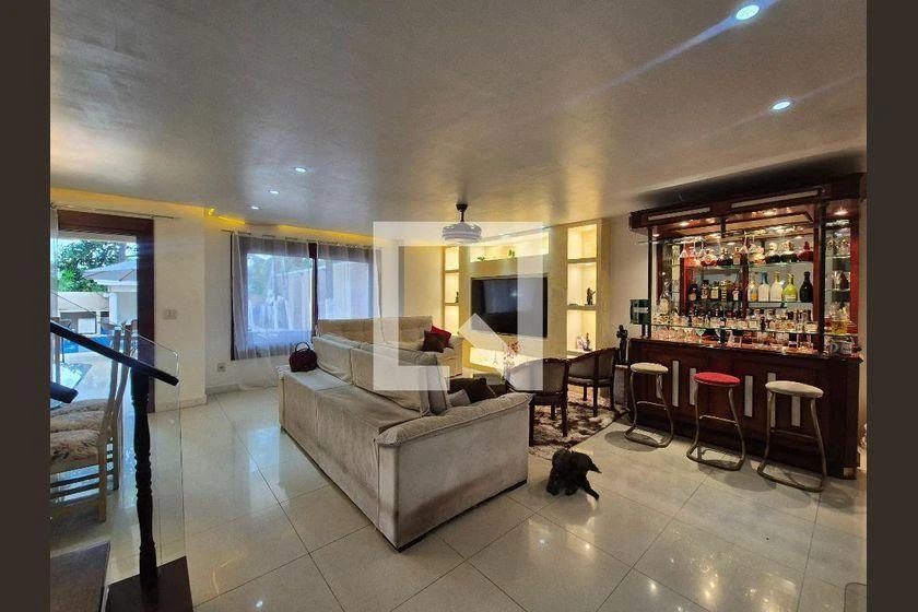 House for rent with 4 bedrooms and a glass balcony