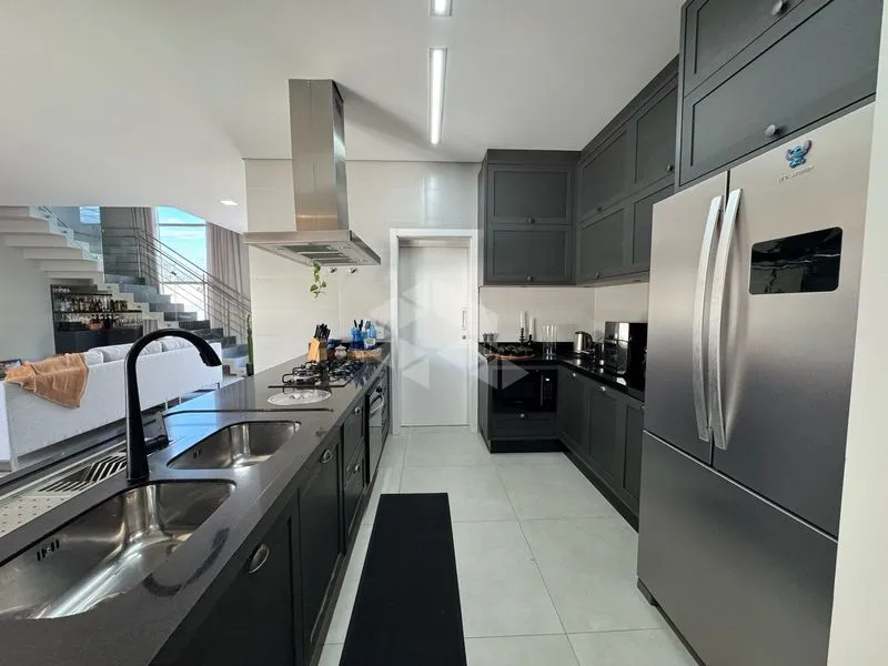 Furnished house with 4 en-suite bedrooms and private garden — photo 2