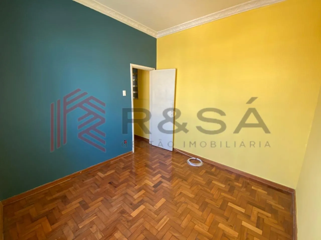Квартира з 2 спальнями та дерев'яною підлогою або ламінатом — photo 10