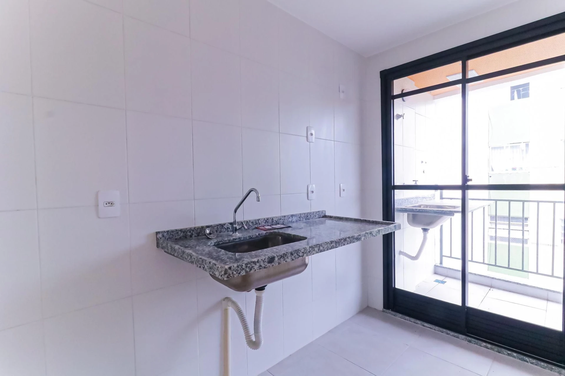 Apartamento de 2 quartos em condomínio com piscina — photo 15
