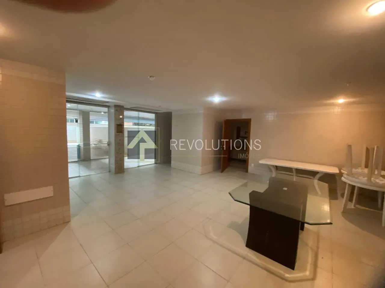 Apartamento de 3 quartos com 5 banheiros e cozinha fechada — photo 35