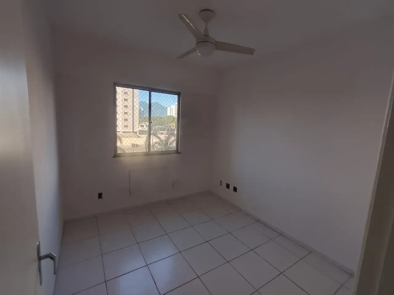 Apartamento com 2 quartos e cozinha fechada com coifa — photo 10