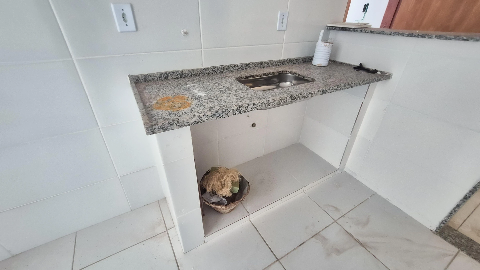 2-bedroom unfurnished apartment with closed kitchen — photo 25