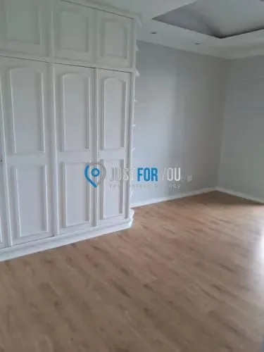 Apartment with 4 bedrooms, 5 bathrooms and a balcony — photo 18