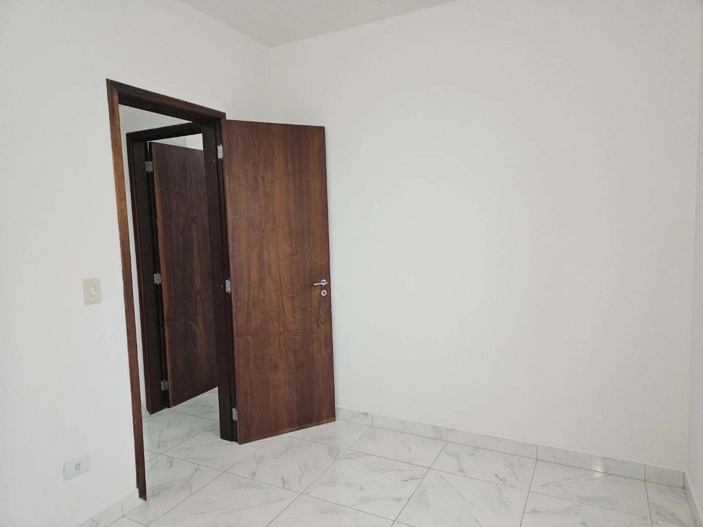 2-bedroom rental apartment with open-plan kitchen — photo 5