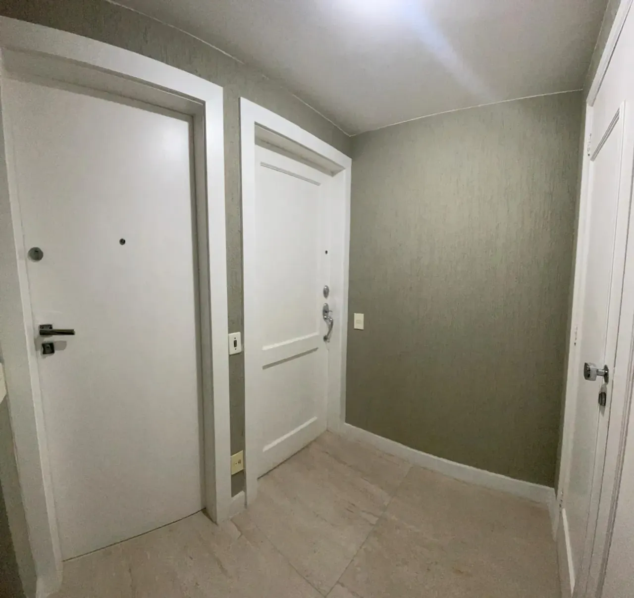 195 m² apartment with 3 bedrooms and glassed balcony — photo 15