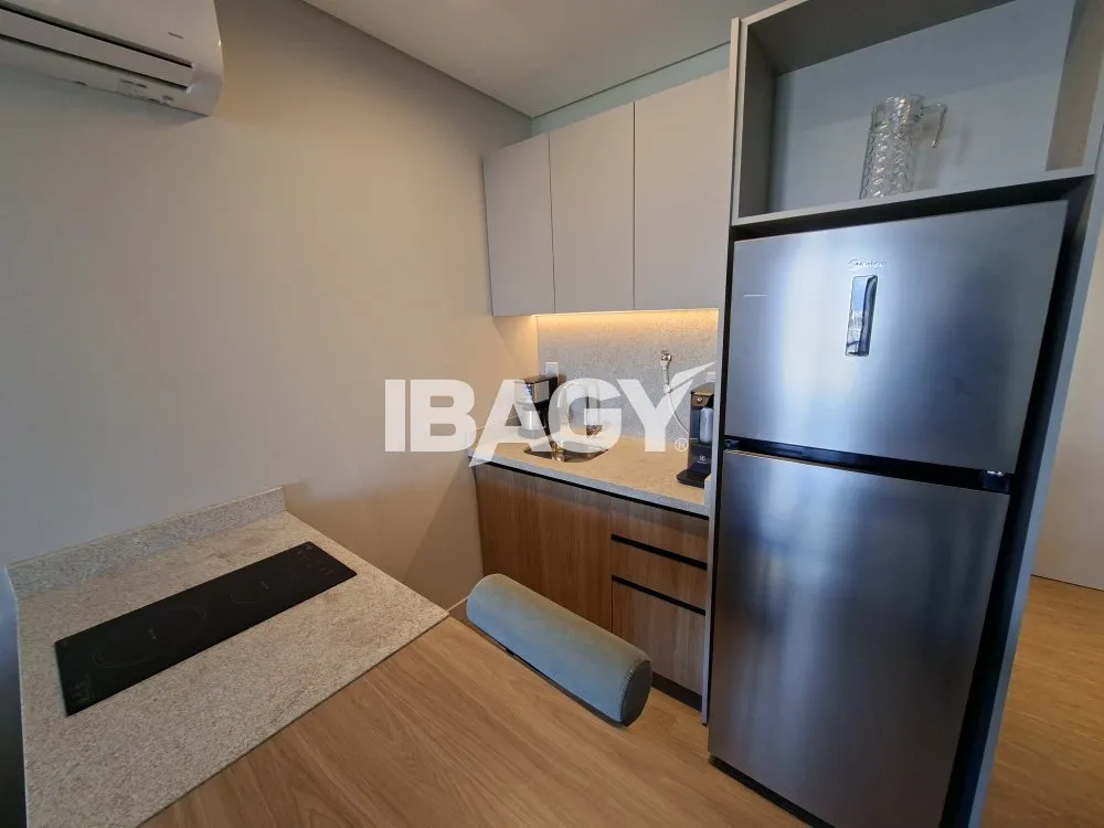 Studio with a glassed-in balcony and open-plan kitchen — photo 159