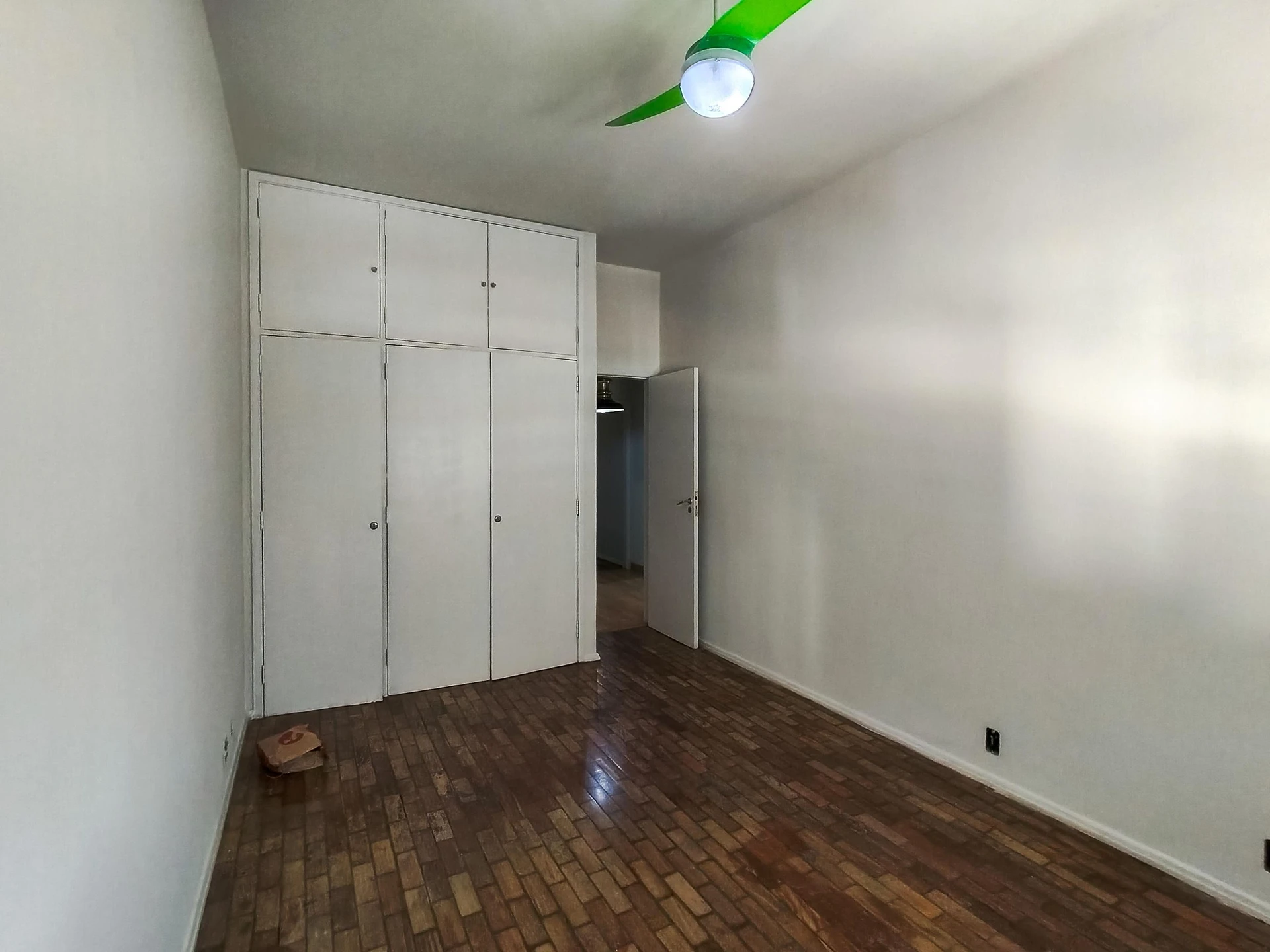 Furnished 4-bedroom apartment with 3 bathrooms — photo 69