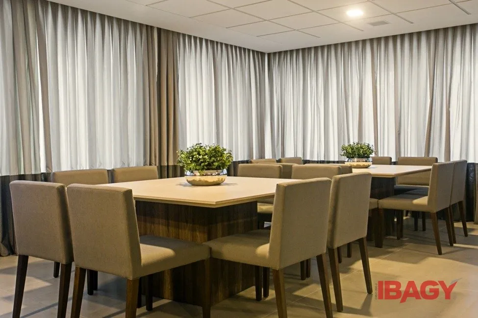 Furnished 2-suite apartment with enclosed balcony — photo 10
